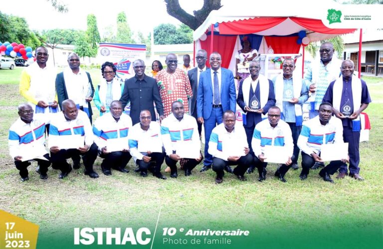 Les premiers diplômés de l’ISTHAC