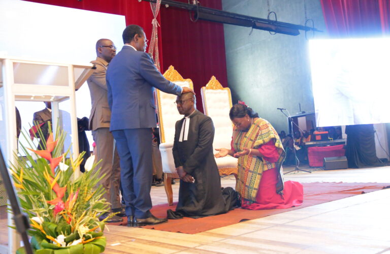 Rev Dr Noël N’GUESSAN investi pour un second mandat à la tête de l’Église CMA Côte d’Ivoire